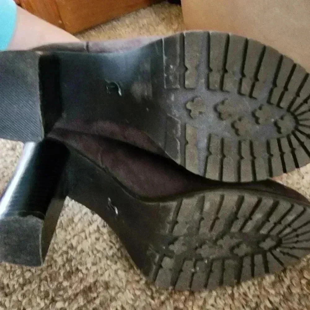 Juicy Couture heel boots - Picture 2 of 6